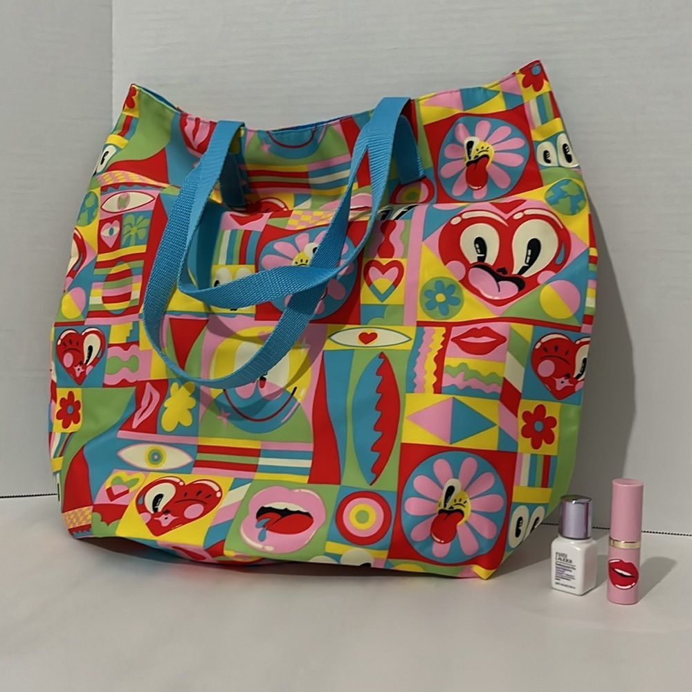 Estée Lauder Tote With a Full Size Lipstick & Sample of Perfectionist Pro